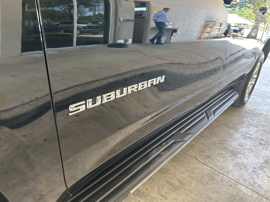 Used 2025 Chevrolet Suburban LS RWD image 14