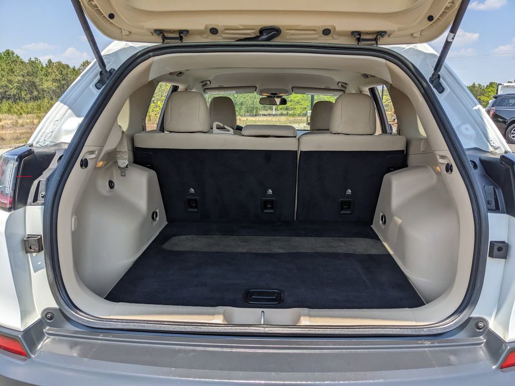 Used 2019 Jeep Cherokee Latitude w/ Popular Appearance Group FWD image 36