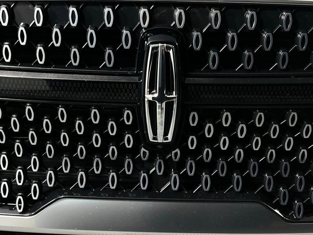 Used 2025 Lincoln Navigator L Reserve image 12