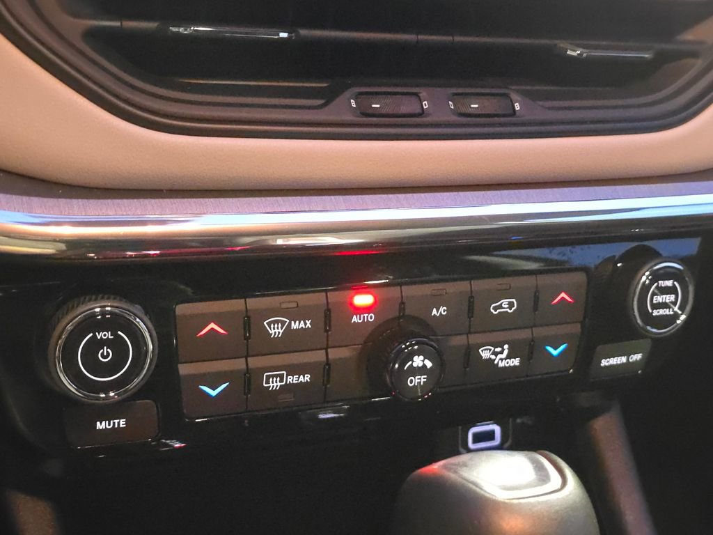 Used 2022 Jeep Compass Limited image 32