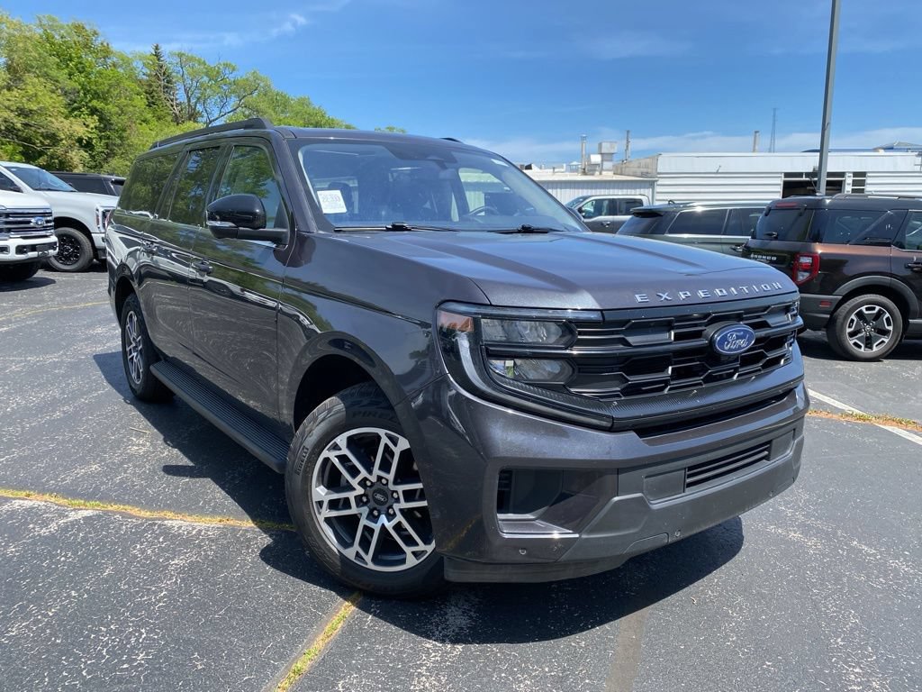 Used 2025 Ford Expedition Max Active AWD/4WD image 1