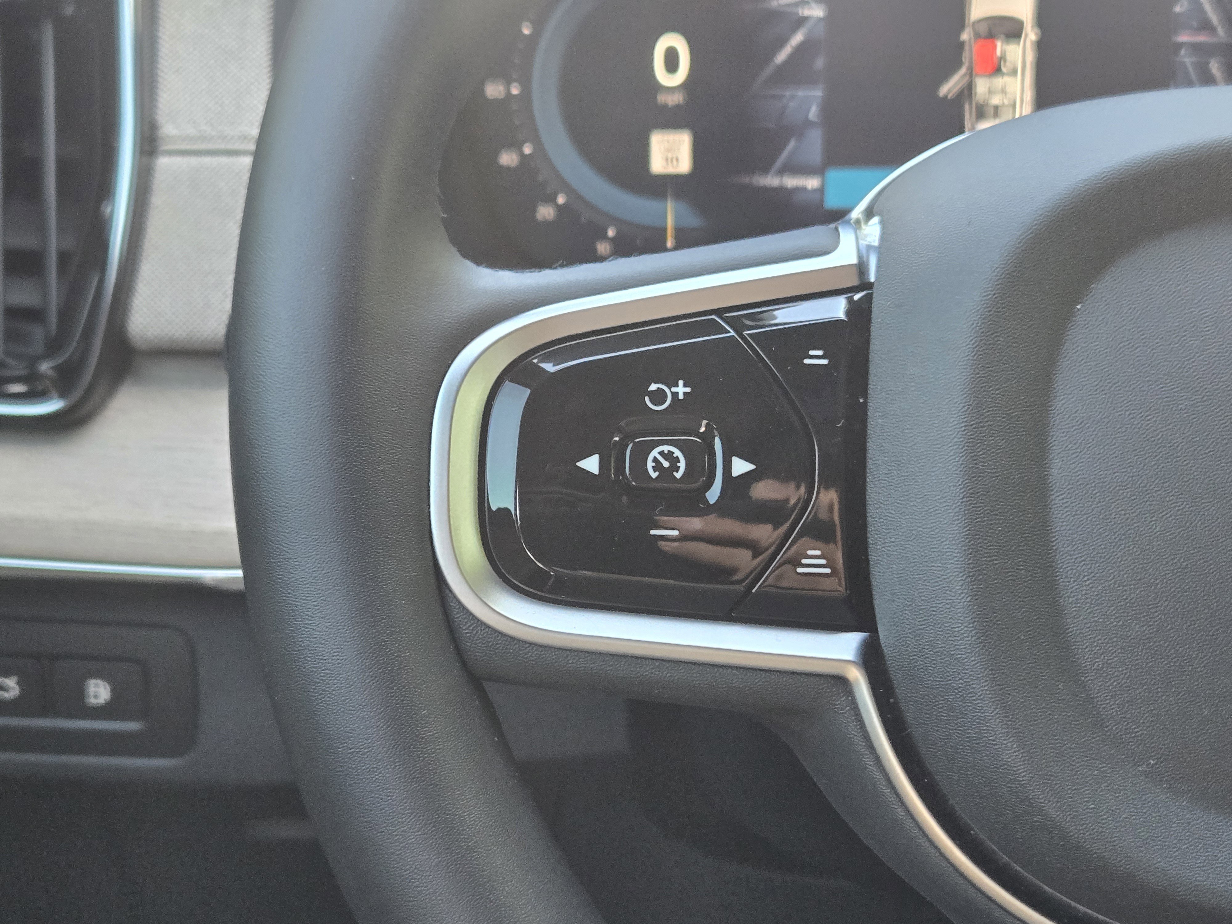 Certified 2025 Volvo XC90 T8 Plus w/ Protection Package Premier image 38