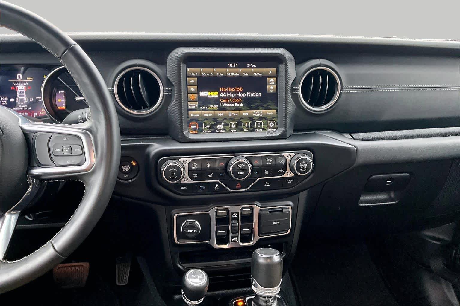 Used 2022 Jeep Wrangler Unlimited Sahara w/ Cold Weather Group AWD/4WD image 8