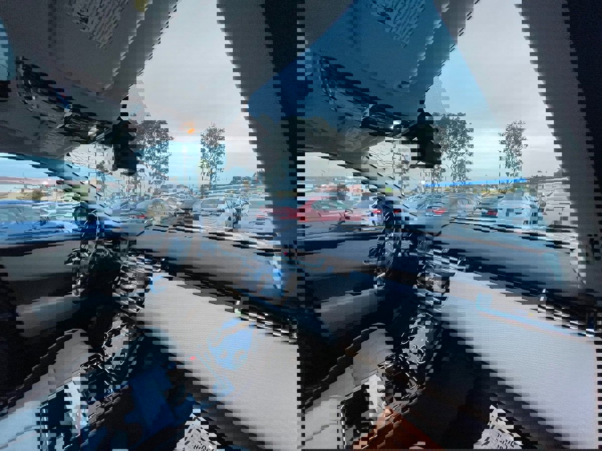 Used 2019 Land Rover Range Rover Velar S image 12