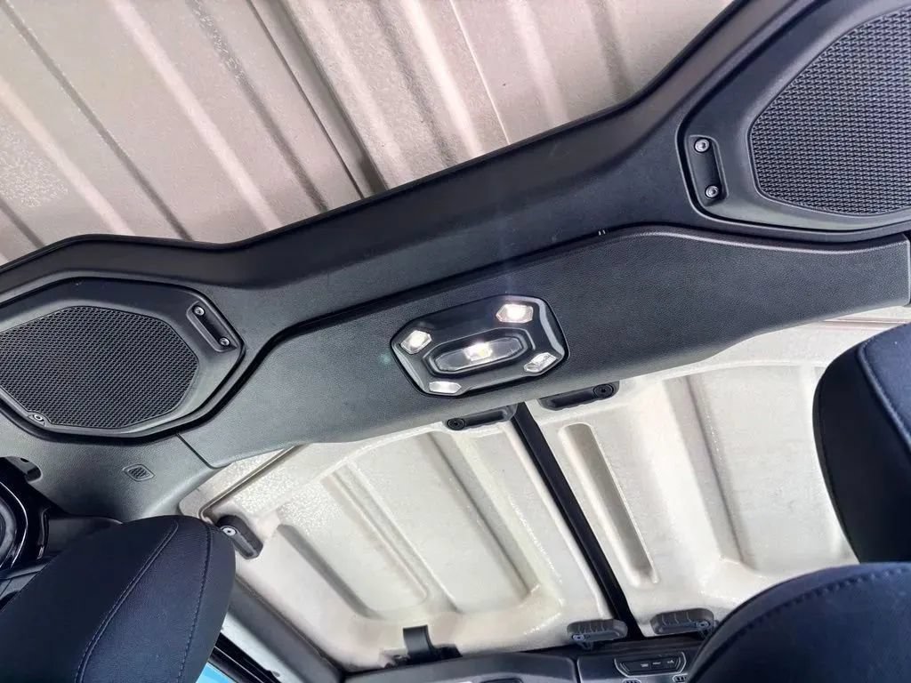 Used 2021 Jeep Wrangler Unlimited Sahara w/ Uconnect 4C Nav & Sound Group AWD/4WD image 28