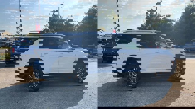 New 2025 Chevrolet Traverse LT w/ LPO, Floor Liner Package image 9