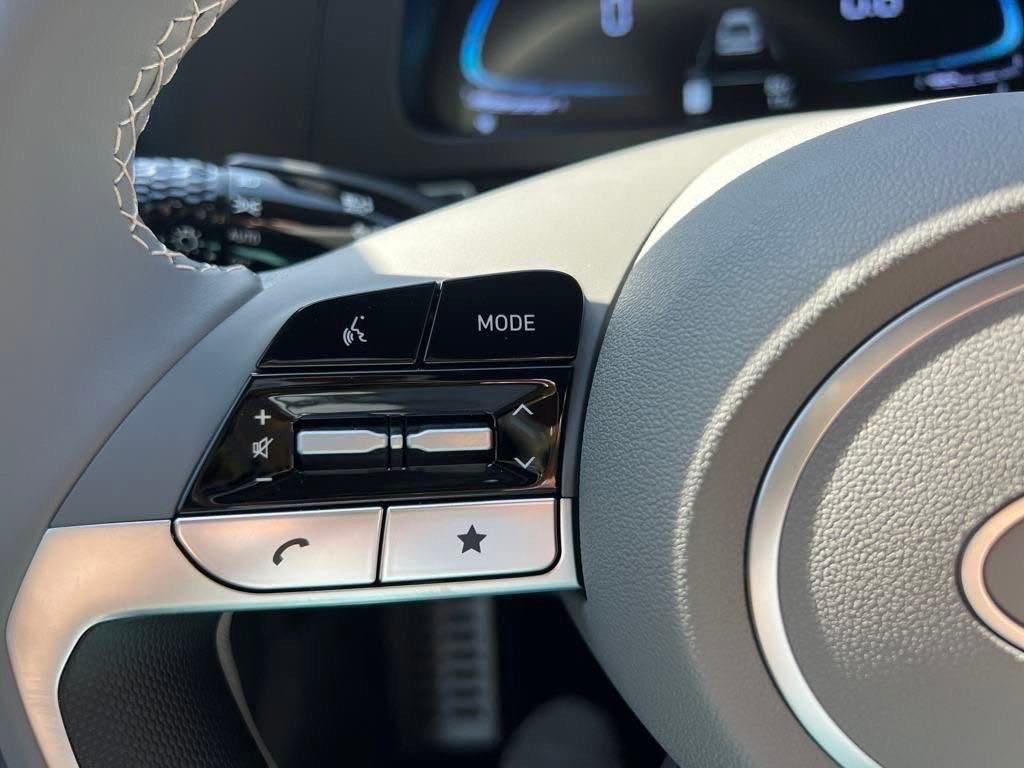 Used 2025 Hyundai Elantra Sport image 16