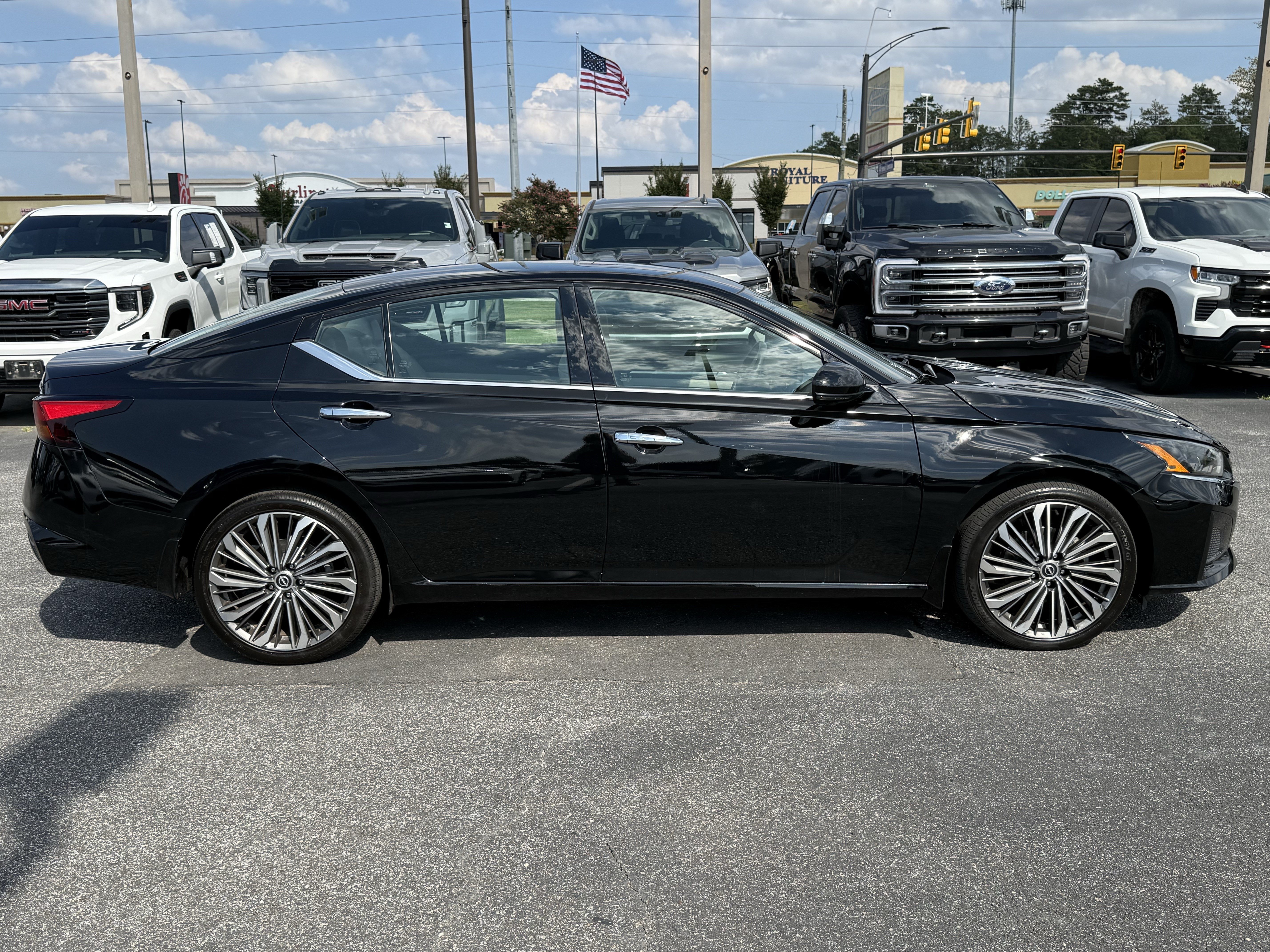Used 2024 Nissan Altima 2.5 SL AWD/4WD image 11