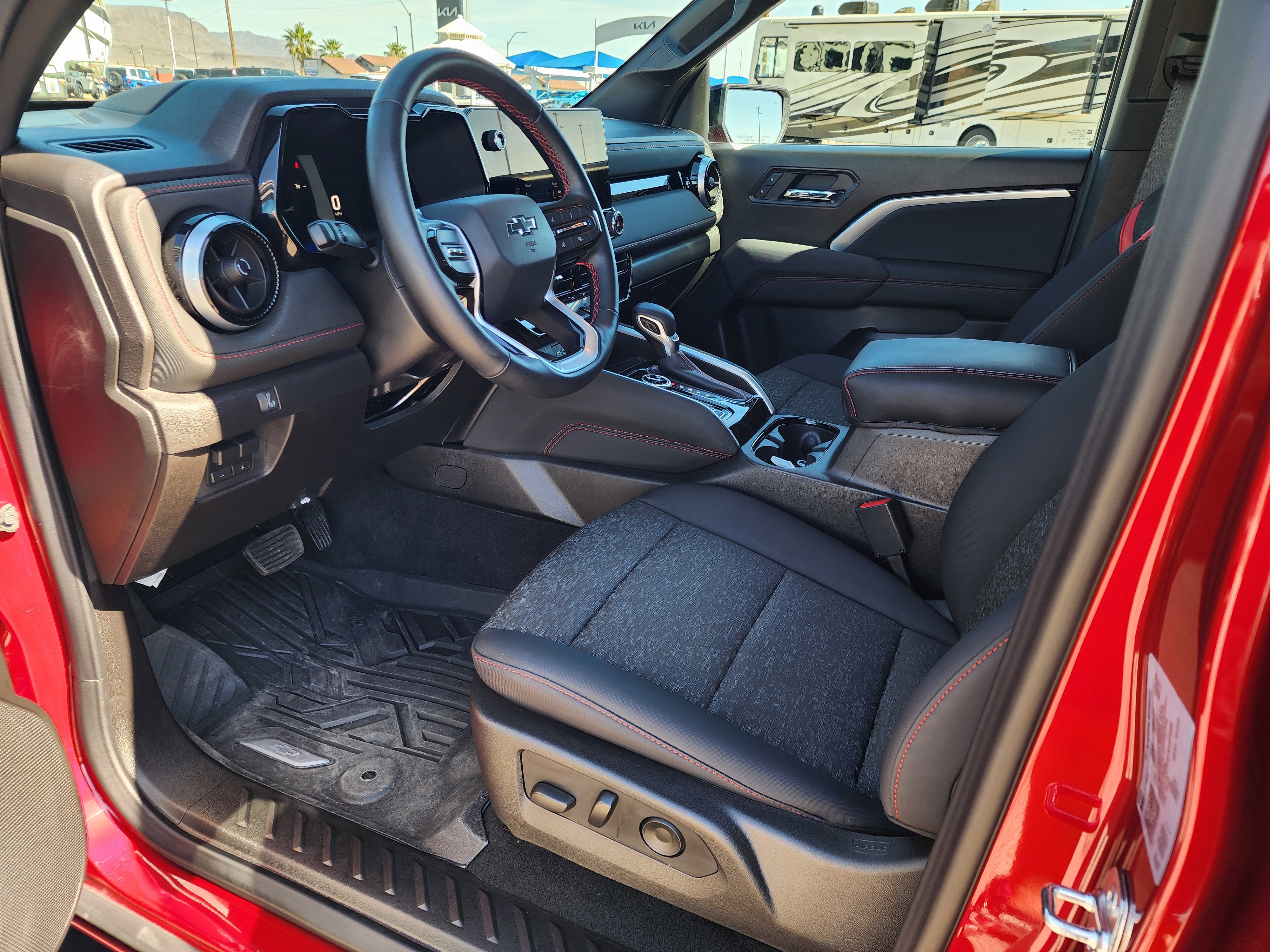 Used 2026 Chevrolet Colorado Z71 AWD/4WD image 17