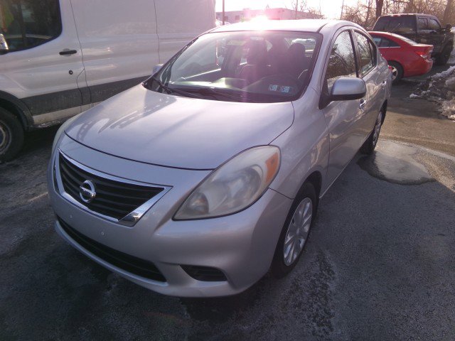 Used 2014 Nissan Versa SV image 4