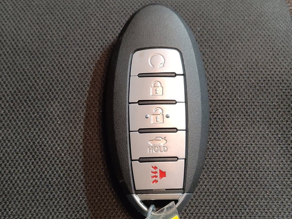 Used 2020 Nissan Versa SR FWD image 32