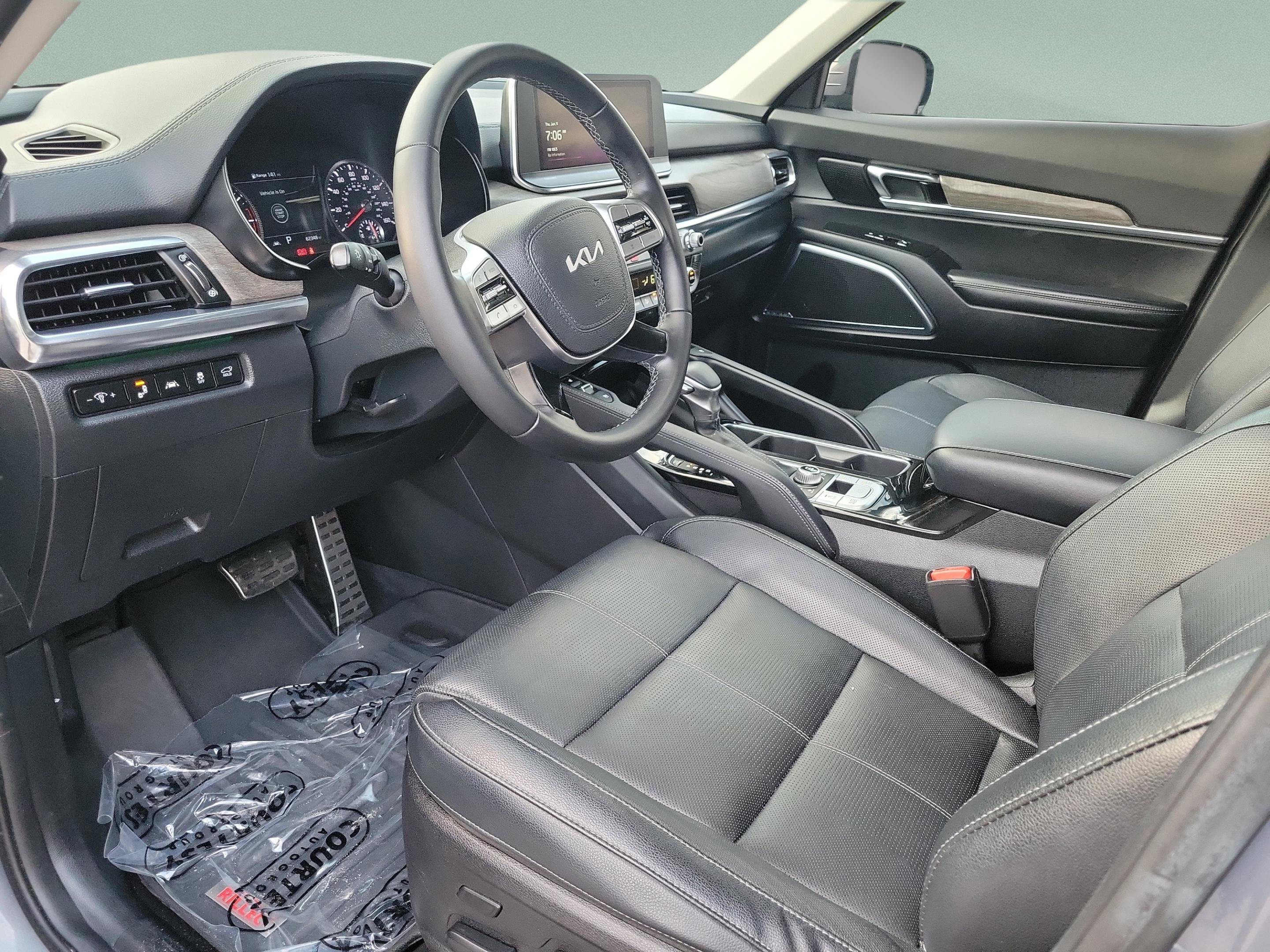 Certified 2022 Kia Telluride SX w/ Nightfall Edition Package AWD/4WD image 16