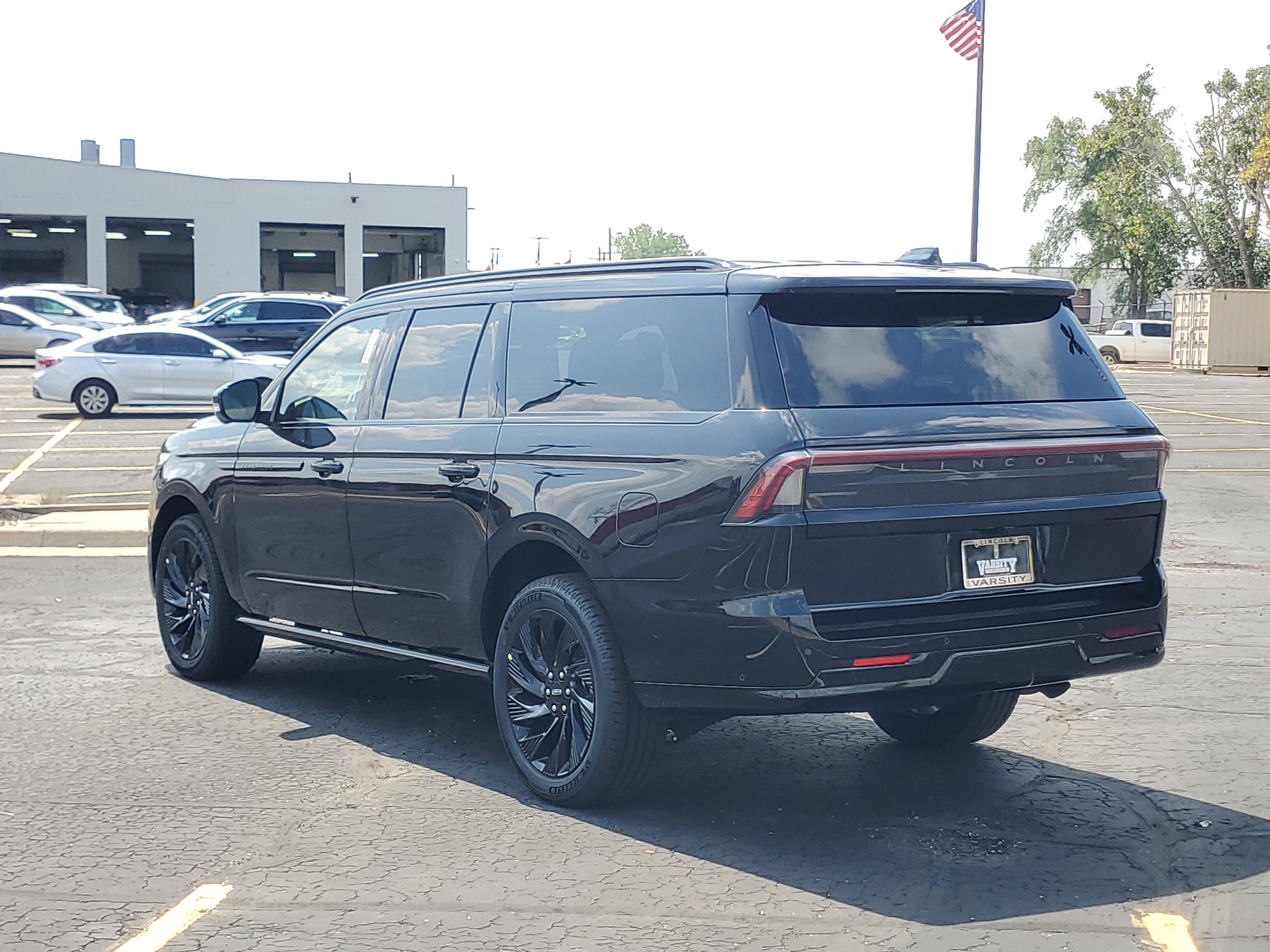 New 2025 Lincoln Navigator L Reserve w/ Jet Appearance Package image 3