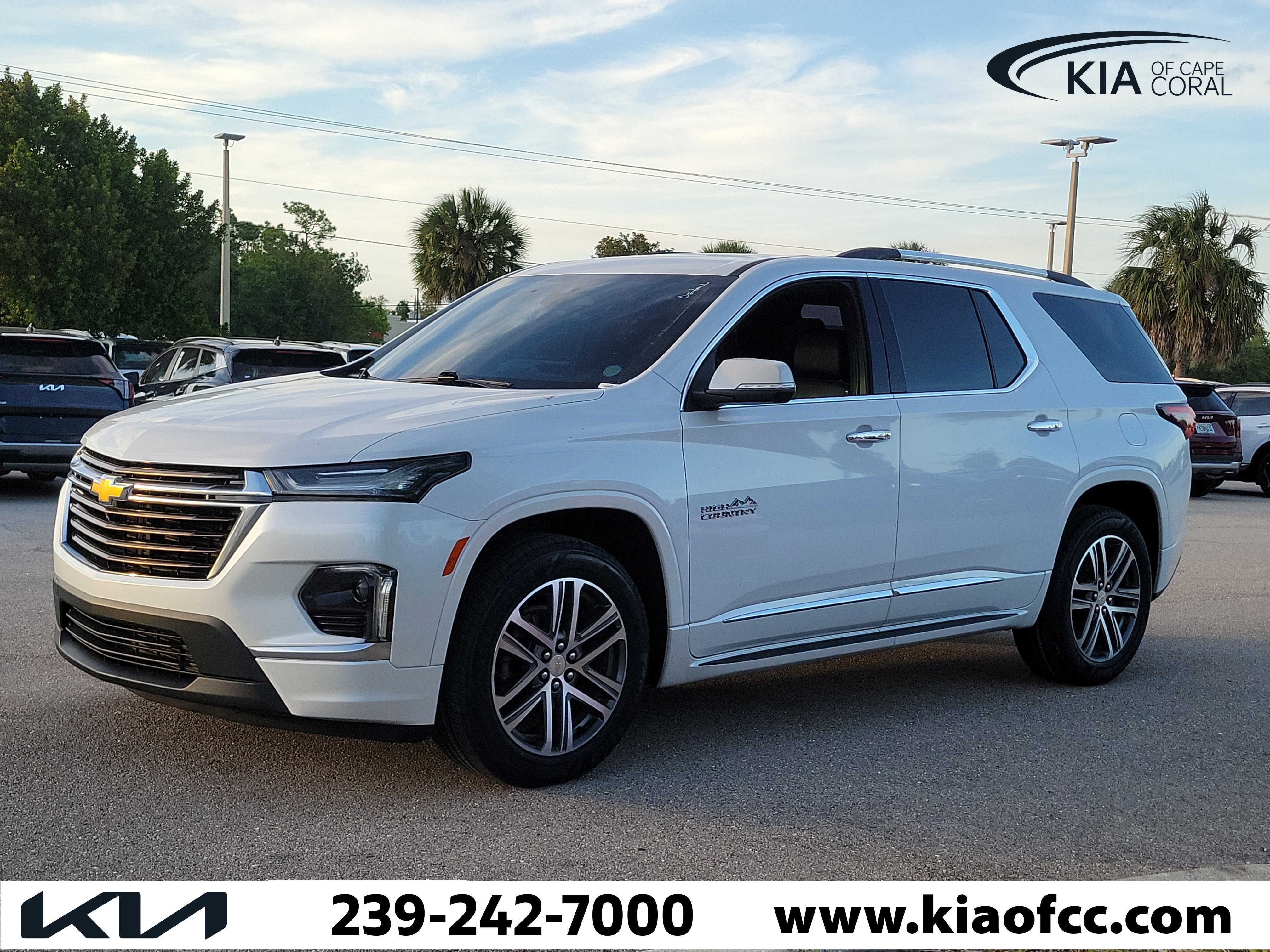 Used 2023 Chevrolet Traverse High Country w/ LPO, 'HIT The Road' Package FWD image 6