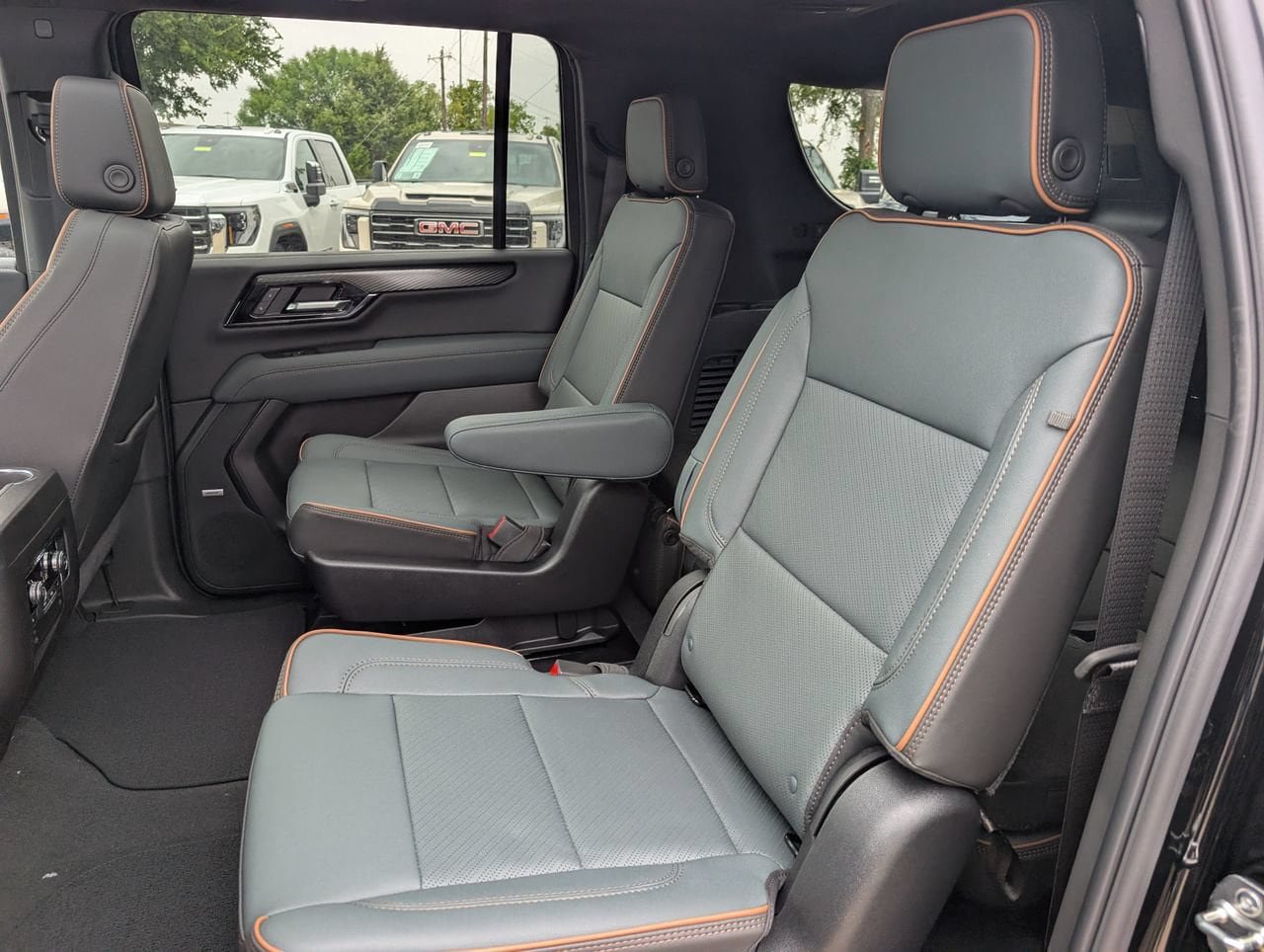 New 2026 GMC Yukon XL AT4 w/ AT4 Premium Package AWD/4WD image 20