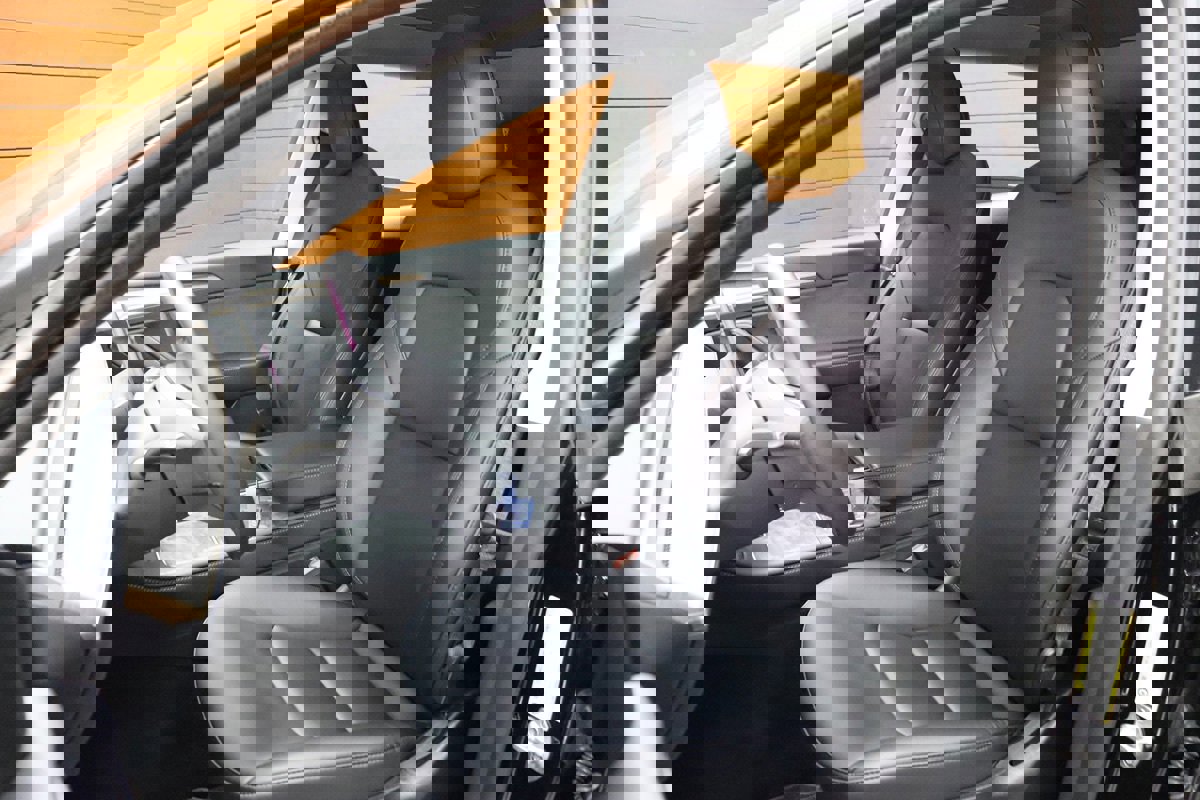 Used 2022 Tesla Model Y Long Range image 39