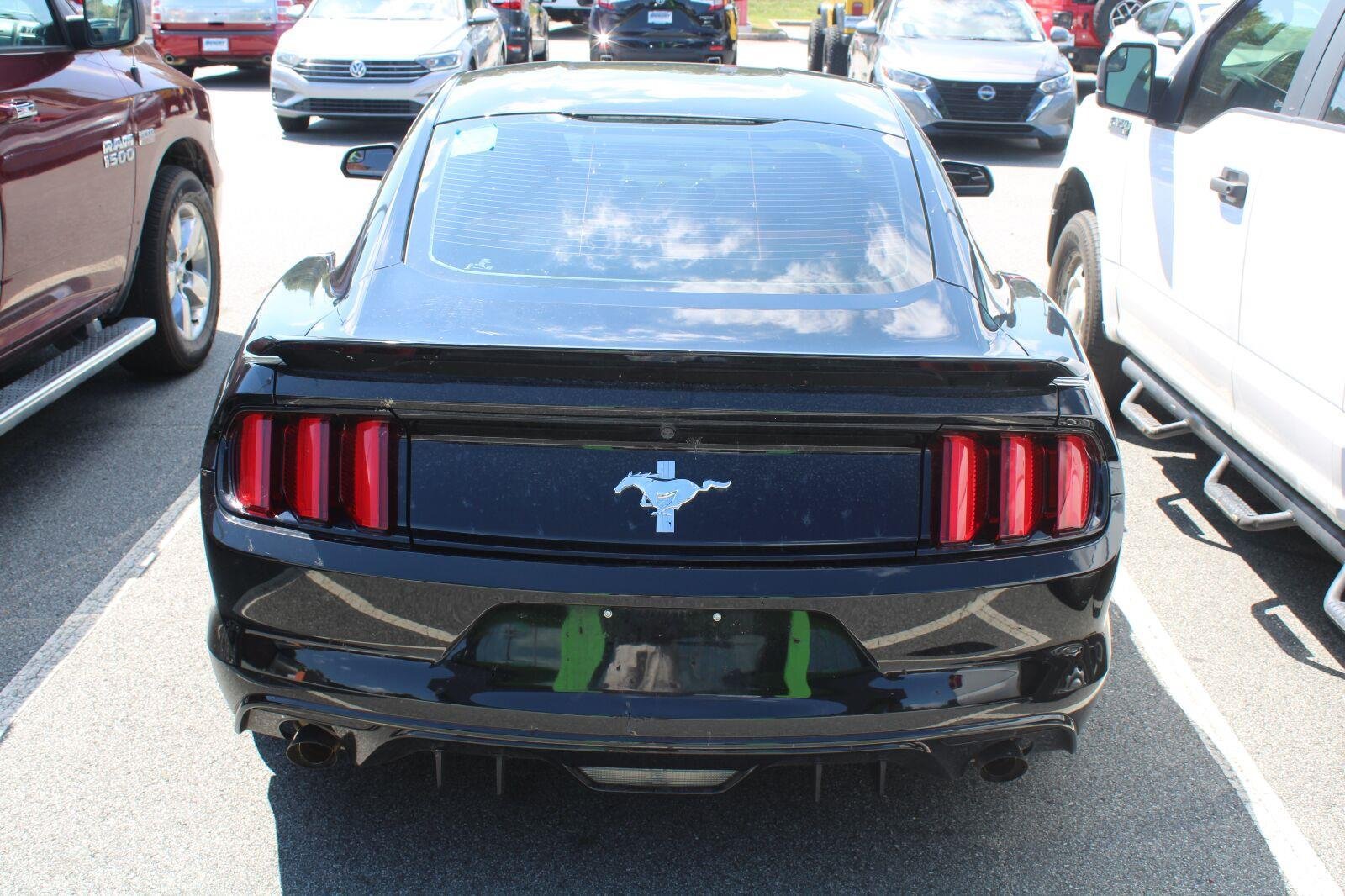 Used 2016 Ford Mustang Coupe w/ Equipment Group 051A RWD image 5