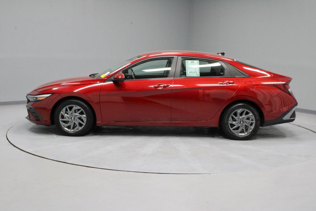 Certified 2024 Hyundai Elantra SEL FWD image 9