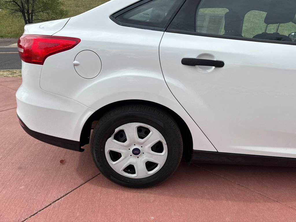 Certified 2018 Ford Focus S FWD image 30