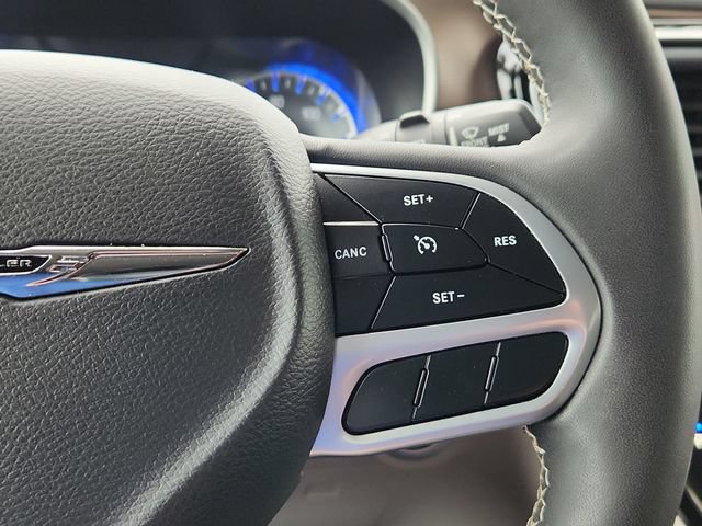 Used 2022 Chrysler Voyager LX FWD image 39