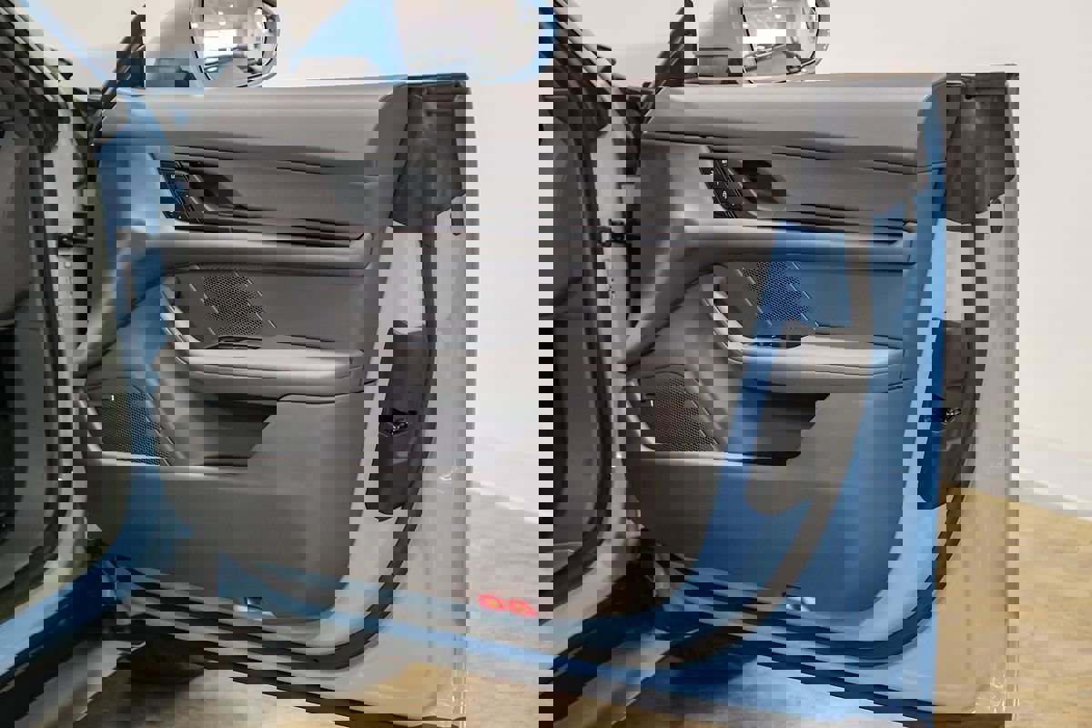 Used 2022 Porsche Taycan 4S image 43