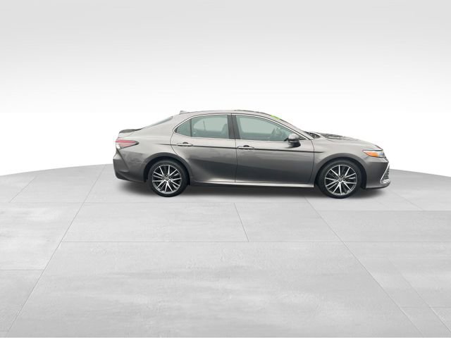 Used 2022 Toyota Camry XLE FWD image 4