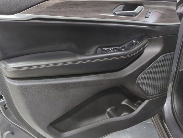 Used 2023 Jeep Grand Cherokee Limited image 22