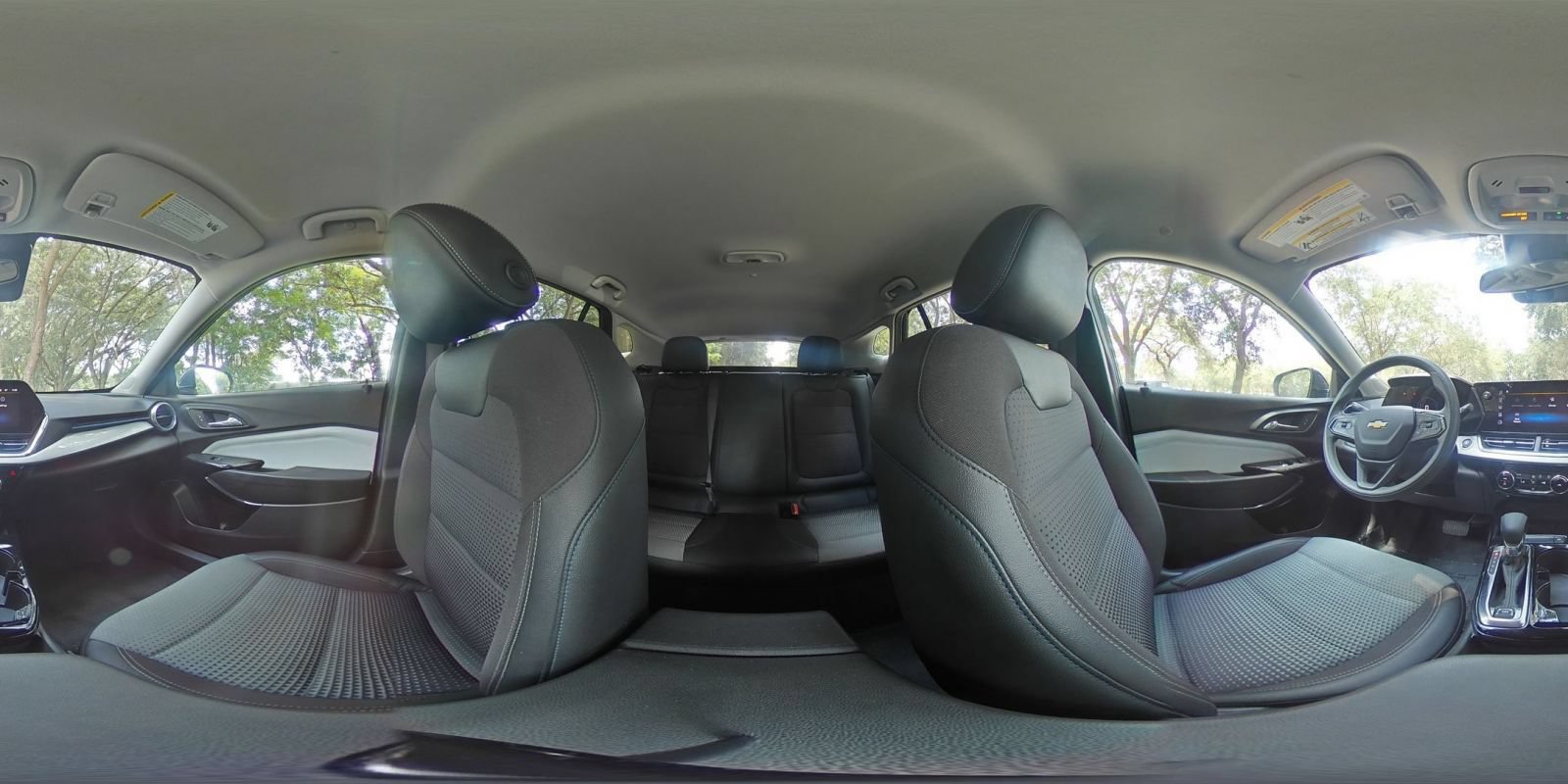 Used 2025 Chevrolet Trax LT FWD image 39