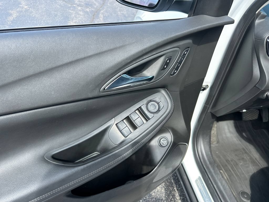 Used 2023 Buick Encore GX Essence w/ Experience Buick Package FWD image 16
