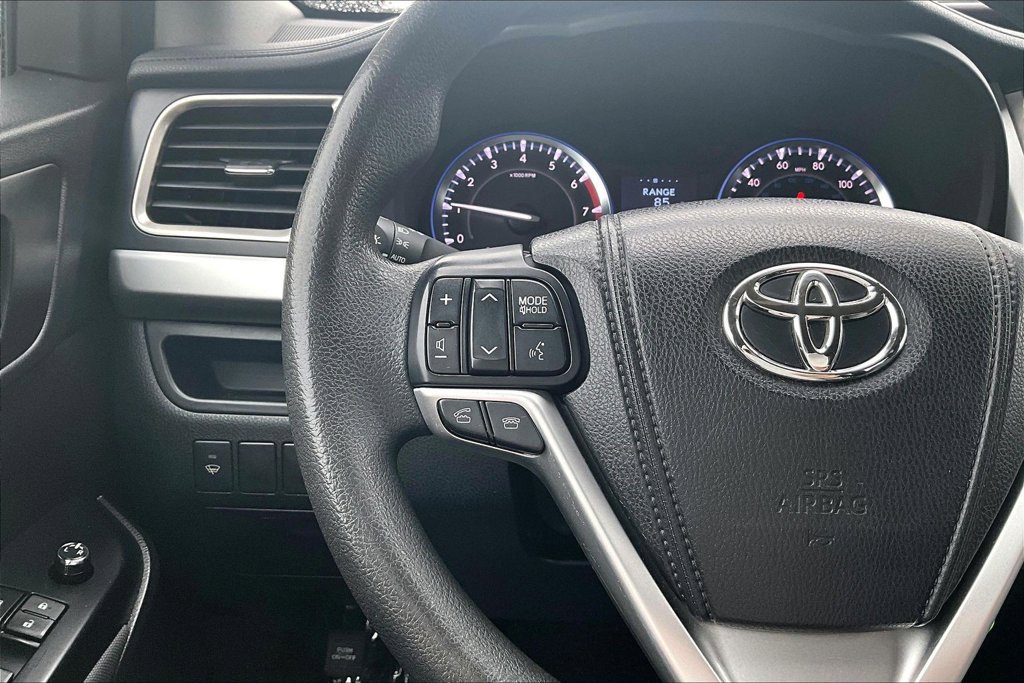 Used 2014 Toyota Highlander LE FWD image 24
