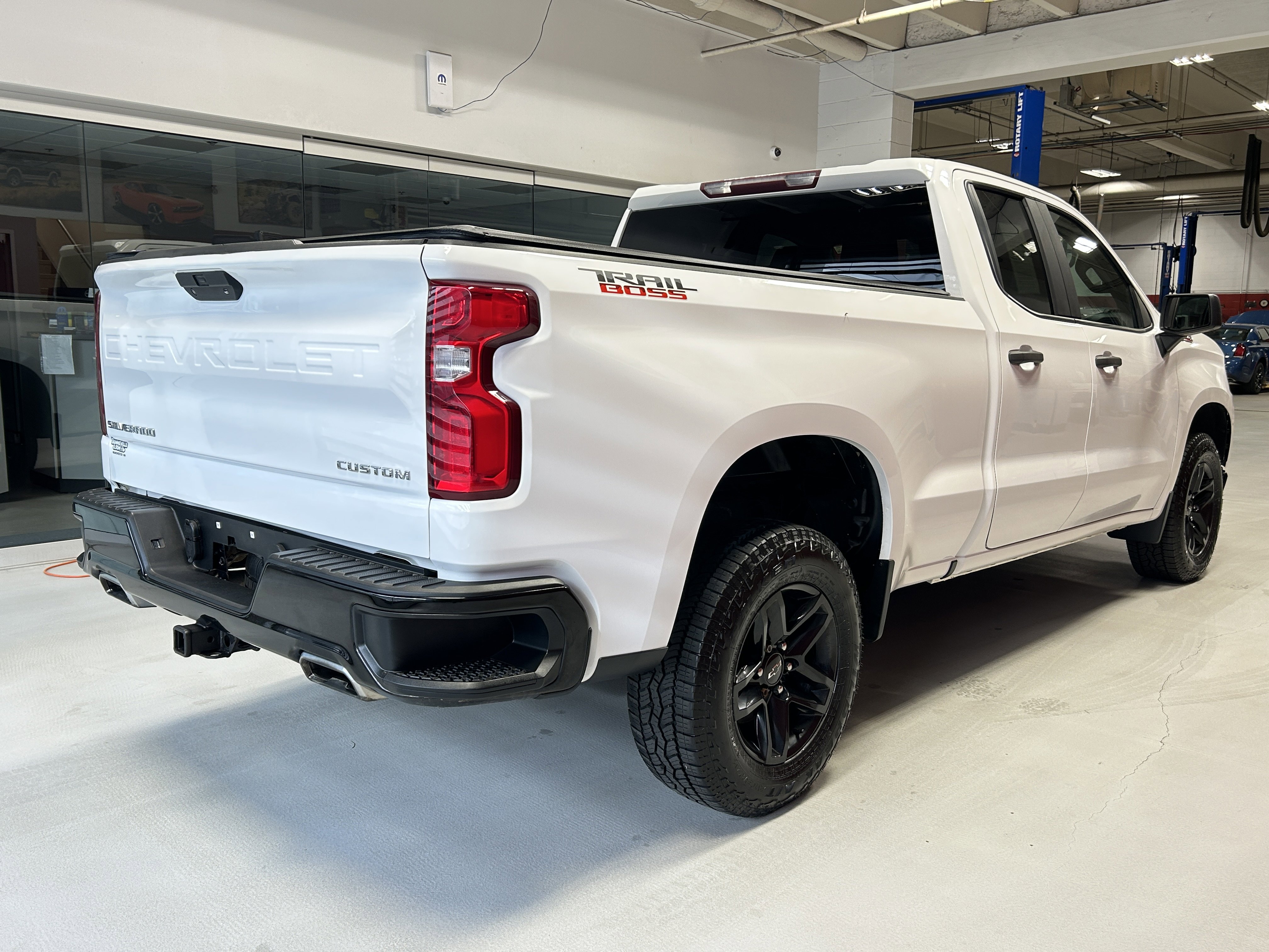 Used 2019 Chevrolet Silverado 1500 Custom Trail Boss w/ Custom Convenience Package AWD/4WD image 9