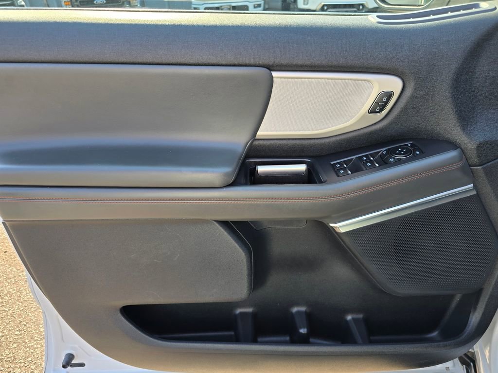 Used 2025 Ford Expedition Active AWD/4WD image 9