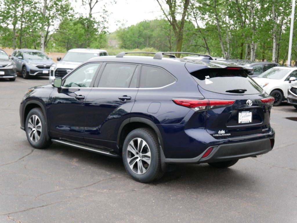 Used 2022 Toyota Highlander XLE AWD/4WD image 6