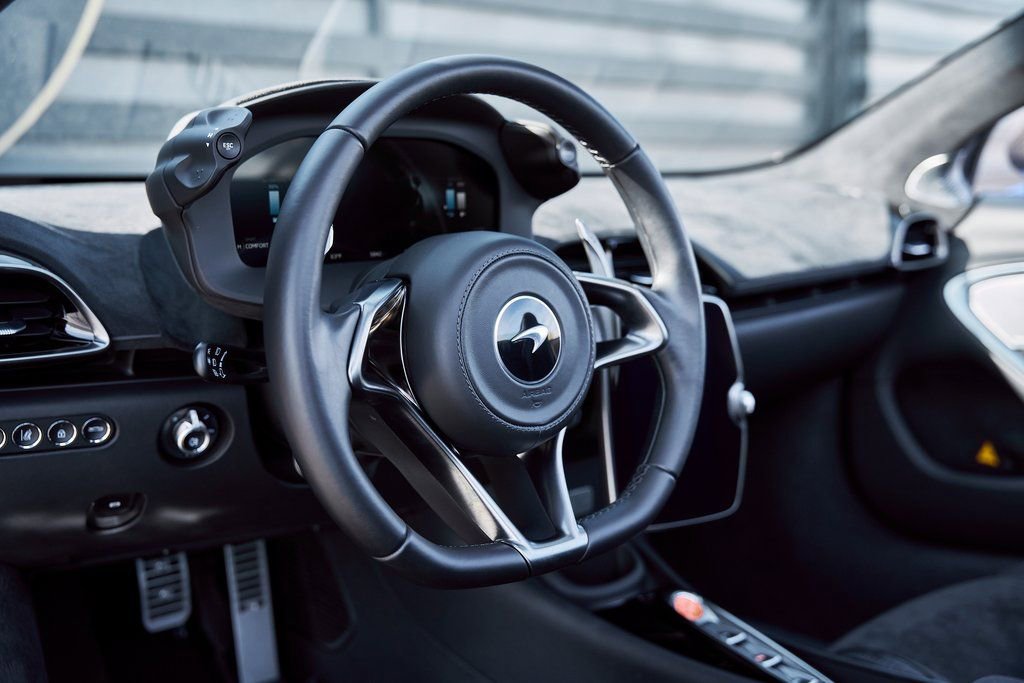 Used 2025 McLaren Artura Spider RWD image 43