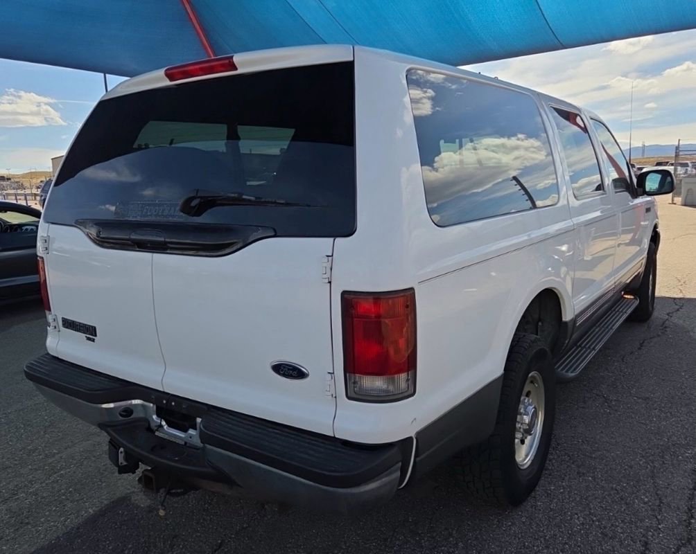Used 2002 Ford Excursion XLT AWD/4WD image 4
