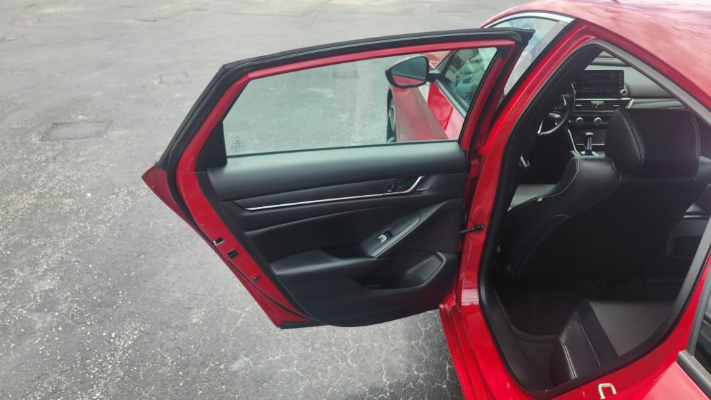 Used 2018 Honda Accord Sport image 11