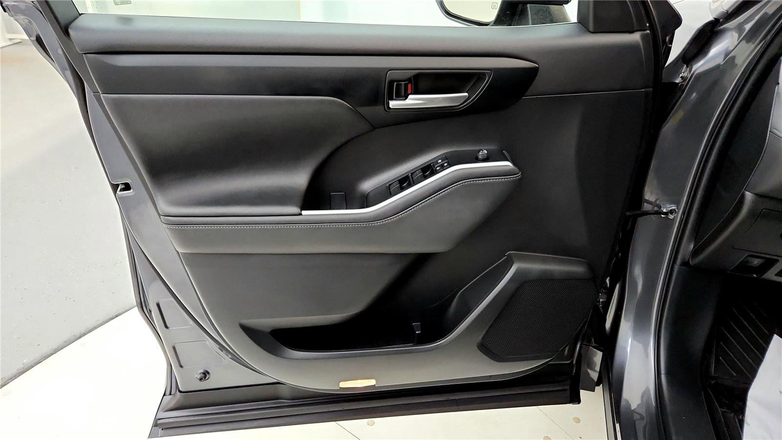 Certified 2023 Toyota Highlander XLE image 35