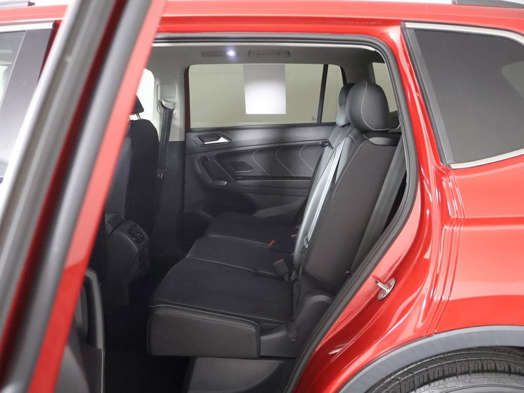 Used 2023 Volkswagen Tiguan SE w/ Panoramic Sunroof Package FWD image 33