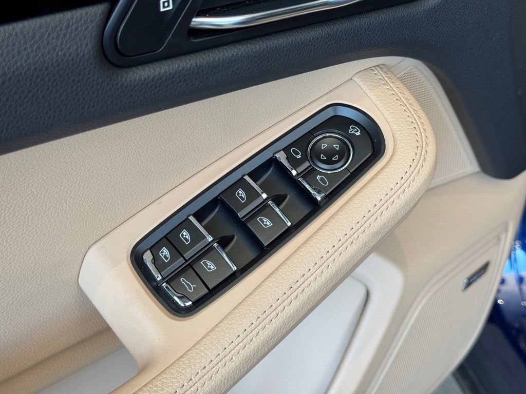 Certified 2026 Porsche Macan AWD/4WD image 31