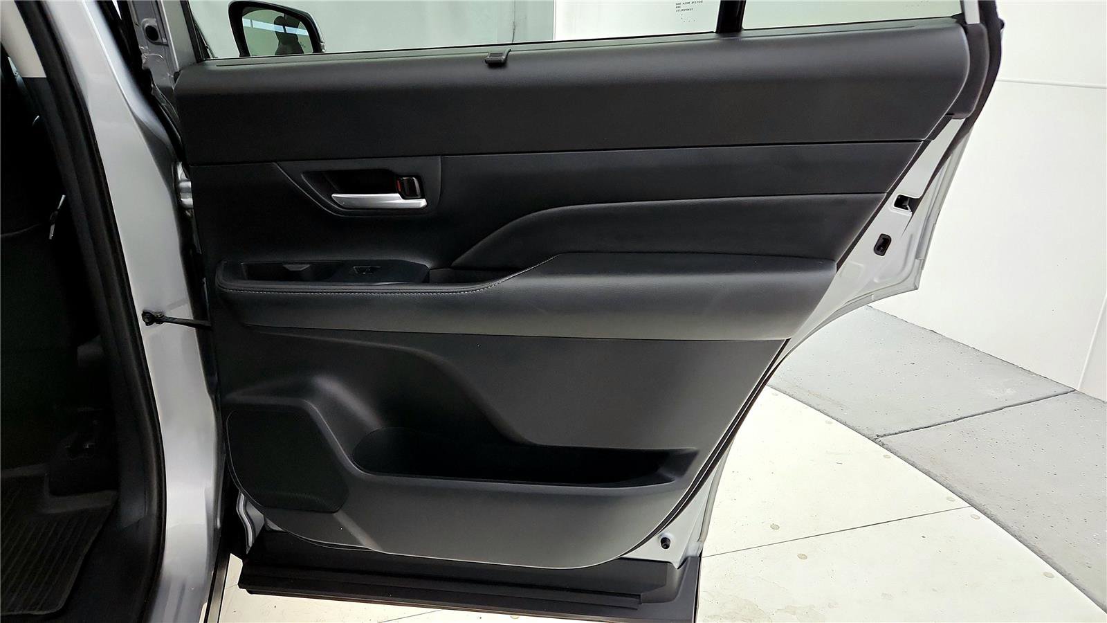 Certified 2024 Toyota Grand Highlander XLE image 29