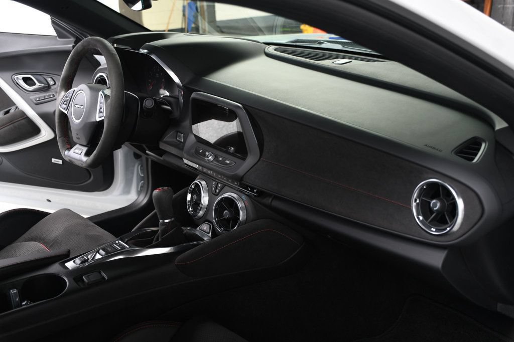 Used 2018 Chevrolet Camaro ZL1 RWD image 27
