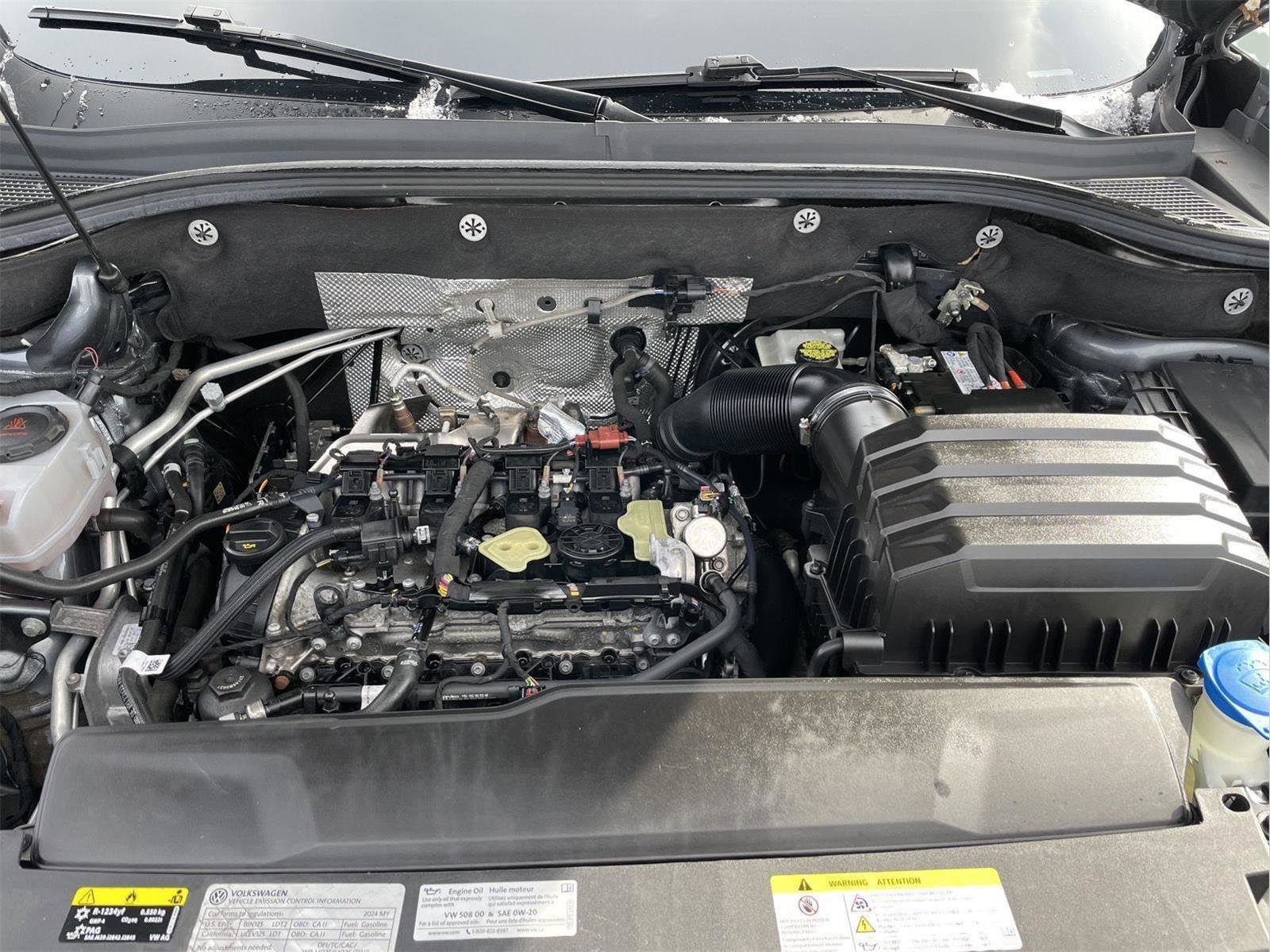 Used 2024 Volkswagen Atlas Cross Sport SEL R-Line image 12