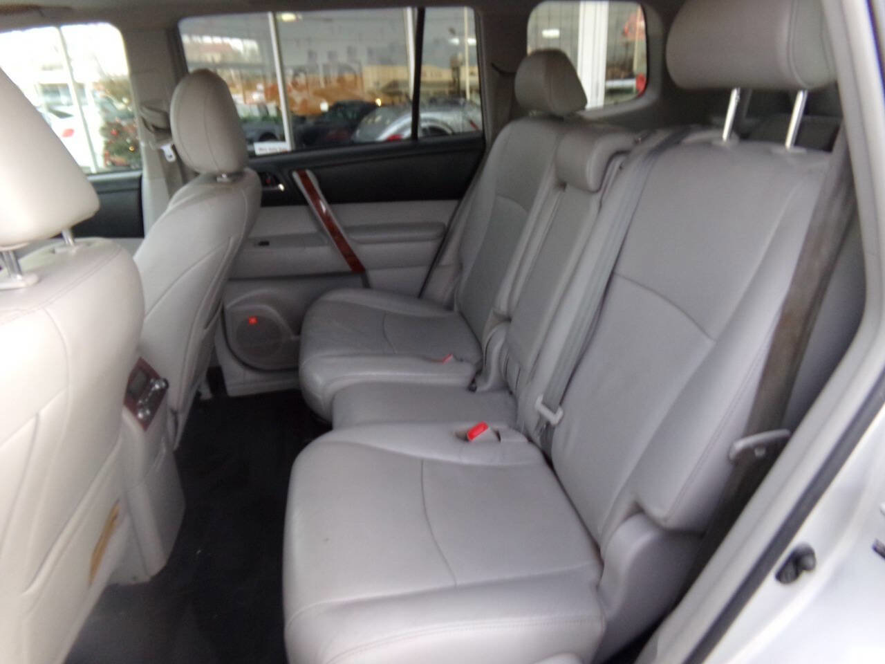 Used 2013 Toyota Highlander Limited FWD image 18