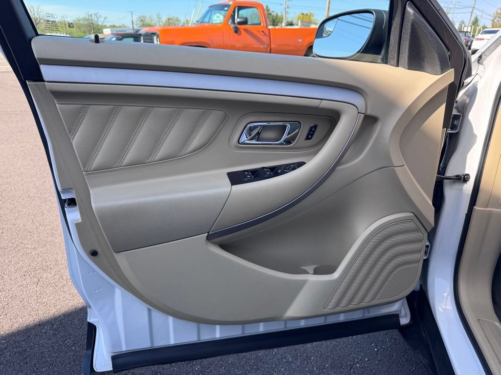 Used 2018 Ford Taurus SE FWD image 8