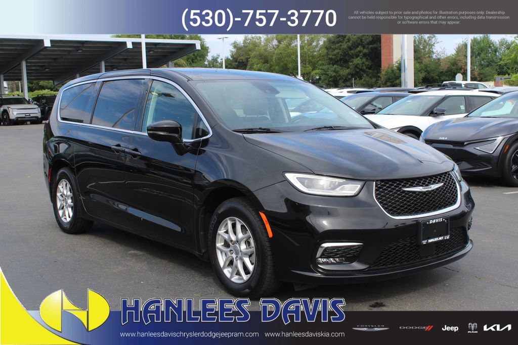 Used 2024 Chrysler Pacifica Touring-L image 5
