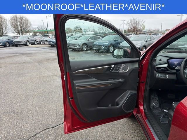 Used 2025 Buick Enclave Avenir AWD/4WD image 29