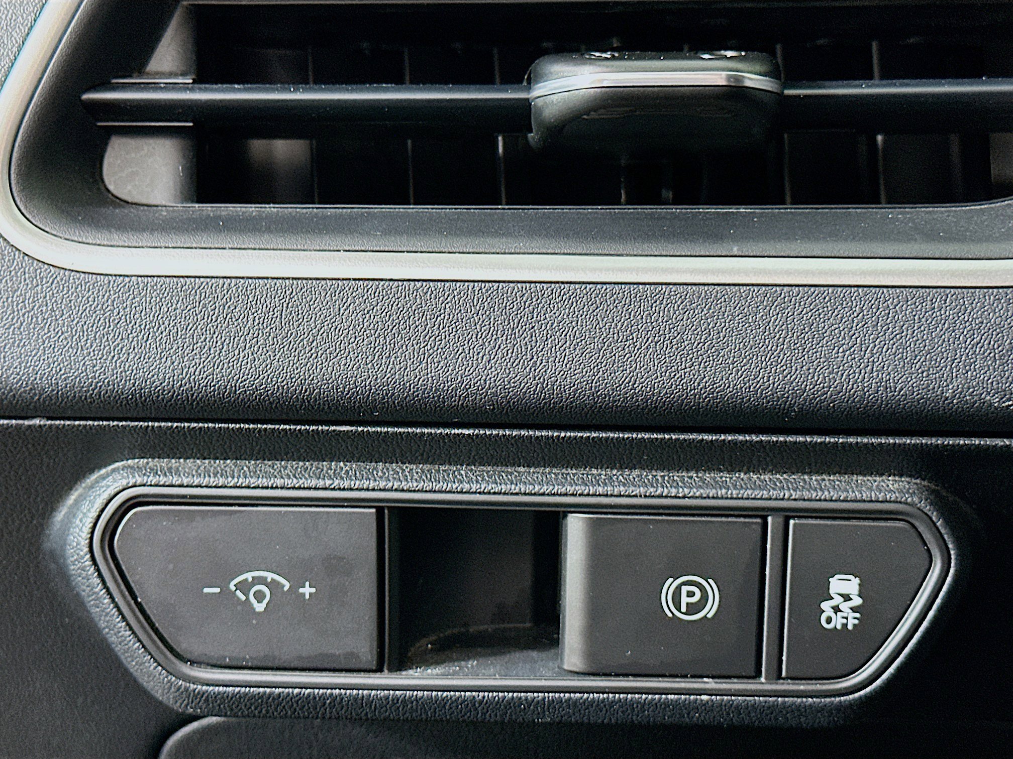 Used 2025 Kia K4 LXS image 17