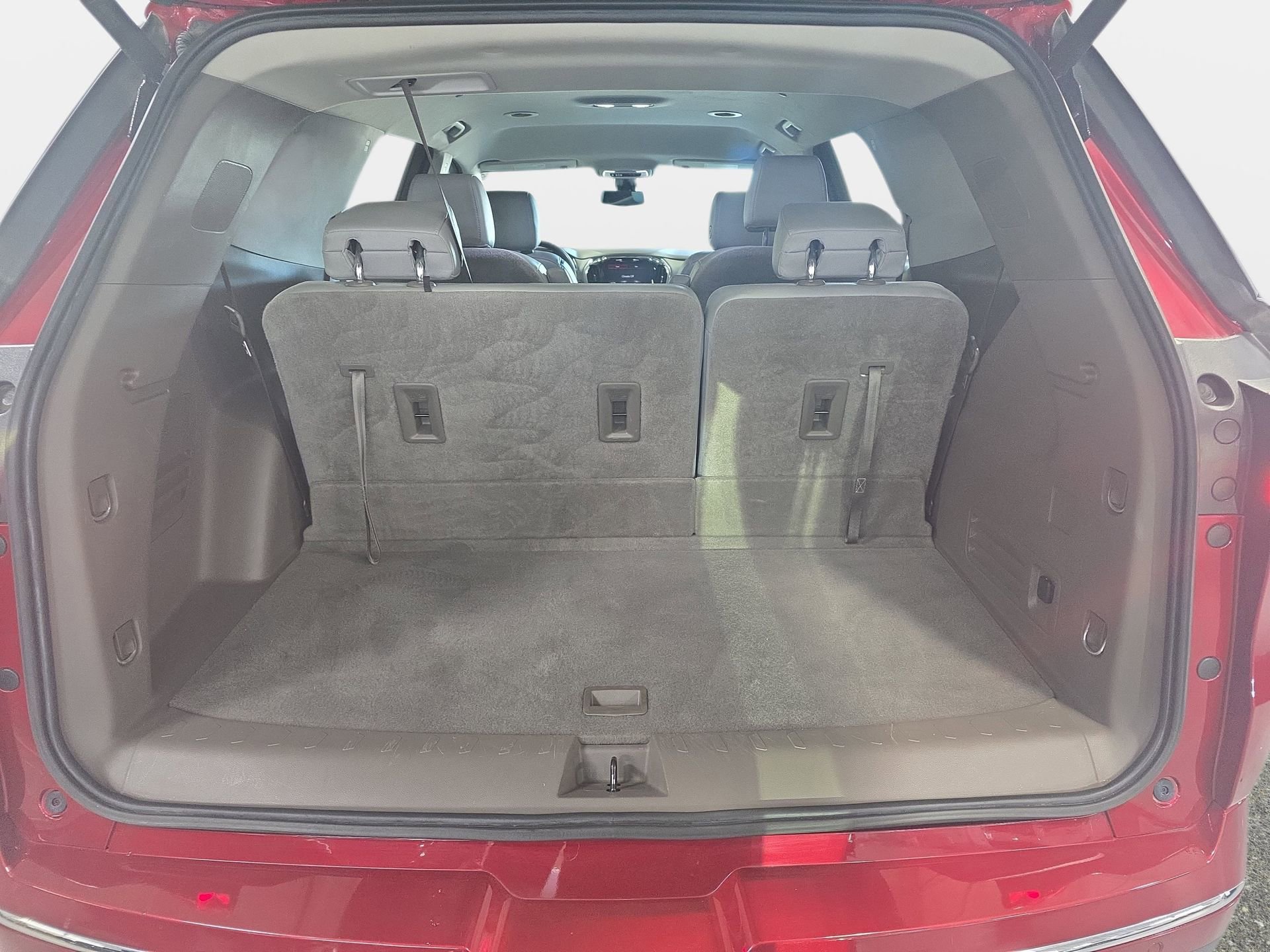 Used 2020 Chevrolet Traverse Premier FWD image 12