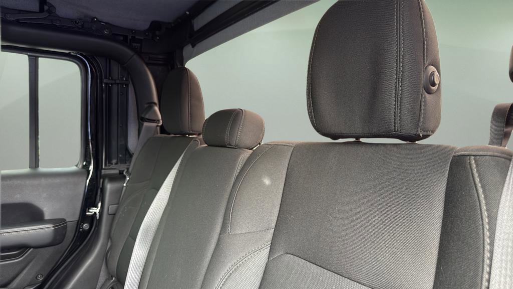 Used 2022 Jeep Gladiator Overland w/ Safety Group image 14