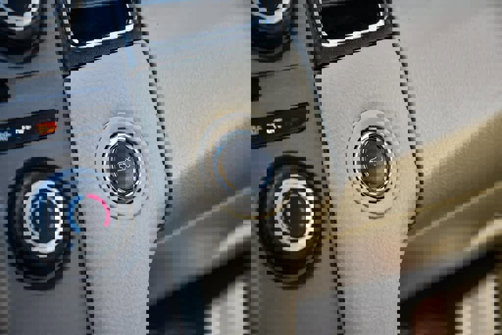 Used 2013 Ford Taurus SE image 26